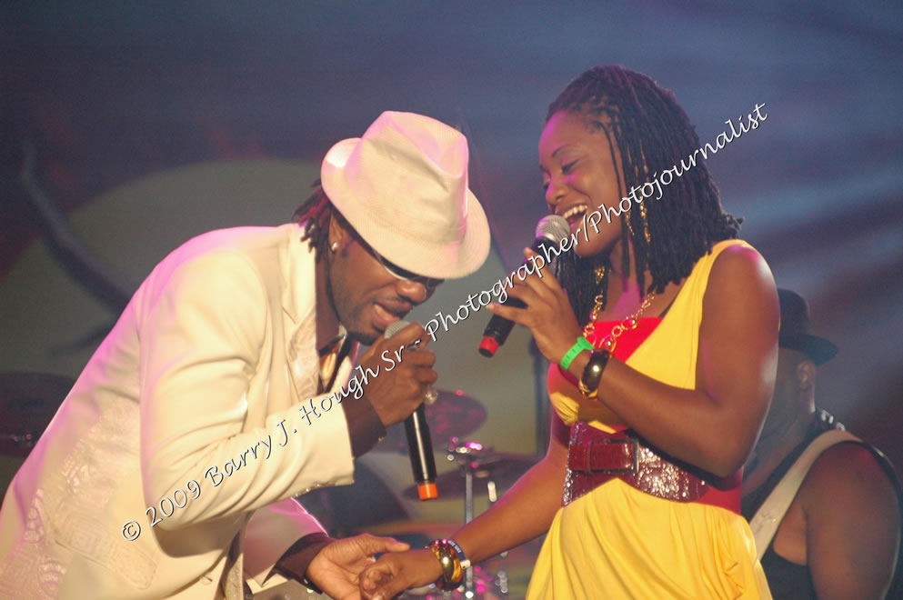 Da'ville @ Reggae Sumfest 2009 - International Night 2 - Reggae Sumfest 2009,Catherine Hall, Montego Bay, St. James, Jamaica W.I. - Saturday, July 25, 2009 - Reggae Sumfest 2009, July 19 - 25, 2009 - Photographs by Net2Market.com - Barry J. Hough Sr. Photojournalist/Photograper - Photographs taken with a Nikon D70, D100, or D300 - Negril Travel Guide, Negril Jamaica WI - http://www.negriltravelguide.com - info@negriltravelguide.com...!